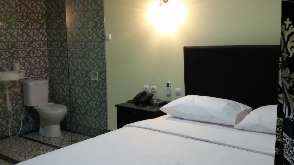 Guest House Salon Fora Gegerkalong Setiabudhi Bandung Dış mekan fotoğraf