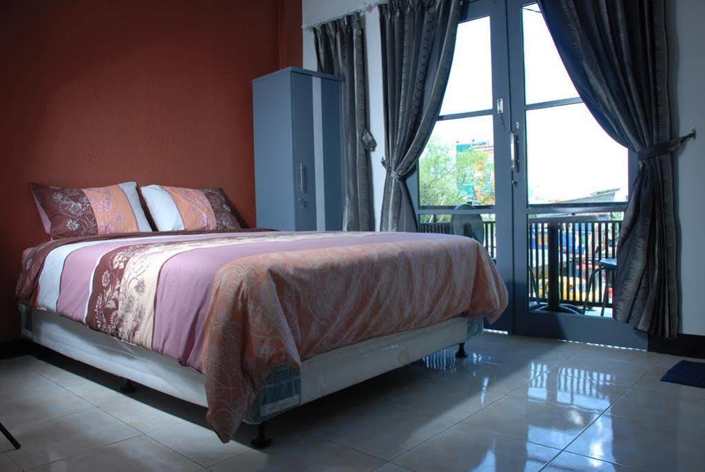 Guest House Salon Fora Gegerkalong Setiabudhi Bandung Dış mekan fotoğraf