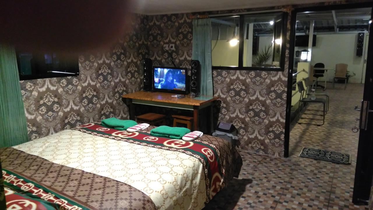 Guest House Salon Fora Gegerkalong Setiabudhi Bandung Dış mekan fotoğraf